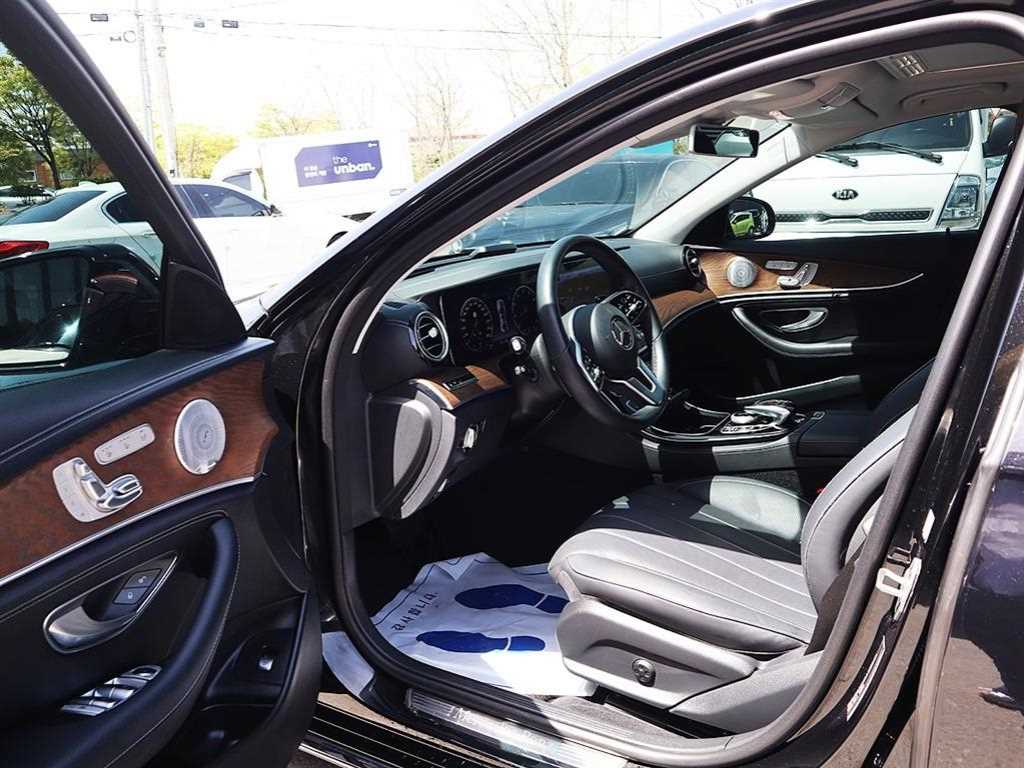 Mercedes-Benz E-Class — photo 06