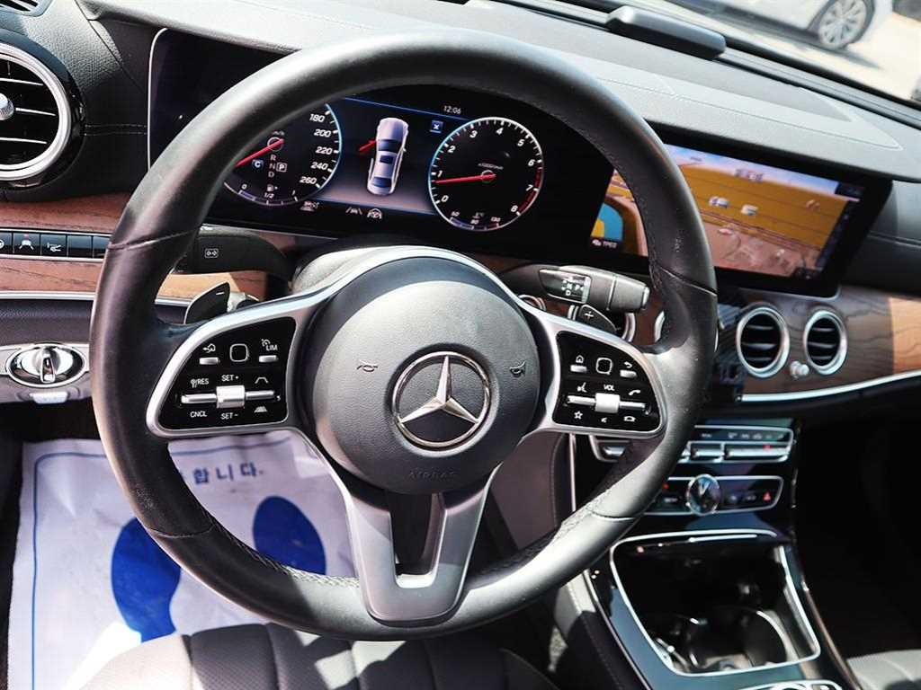 Mercedes-Benz E-Class — photo 08