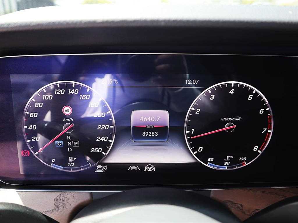 Mercedes-Benz E-Class — photo 09