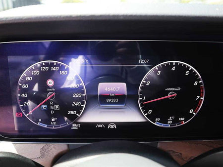 Mercedes-Benz E-Class — photo 09