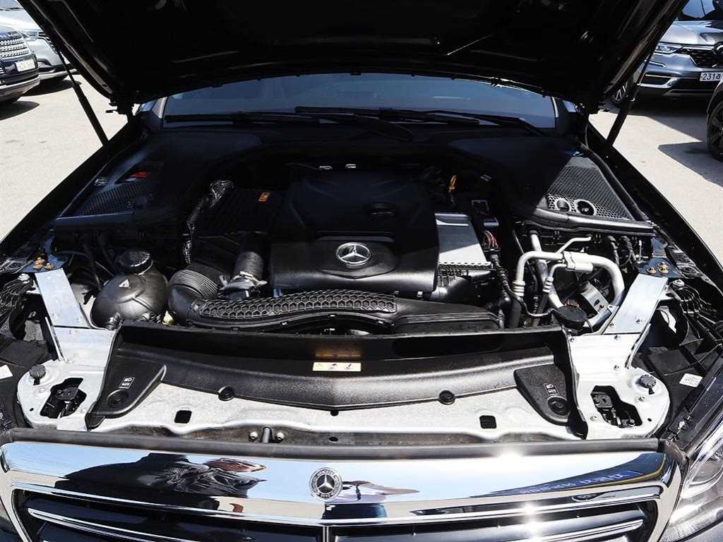 Mercedes-Benz E-Class — photo 16