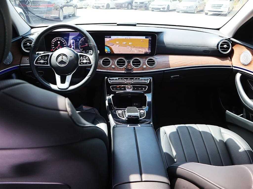 Mercedes-Benz E-Class — photo 18