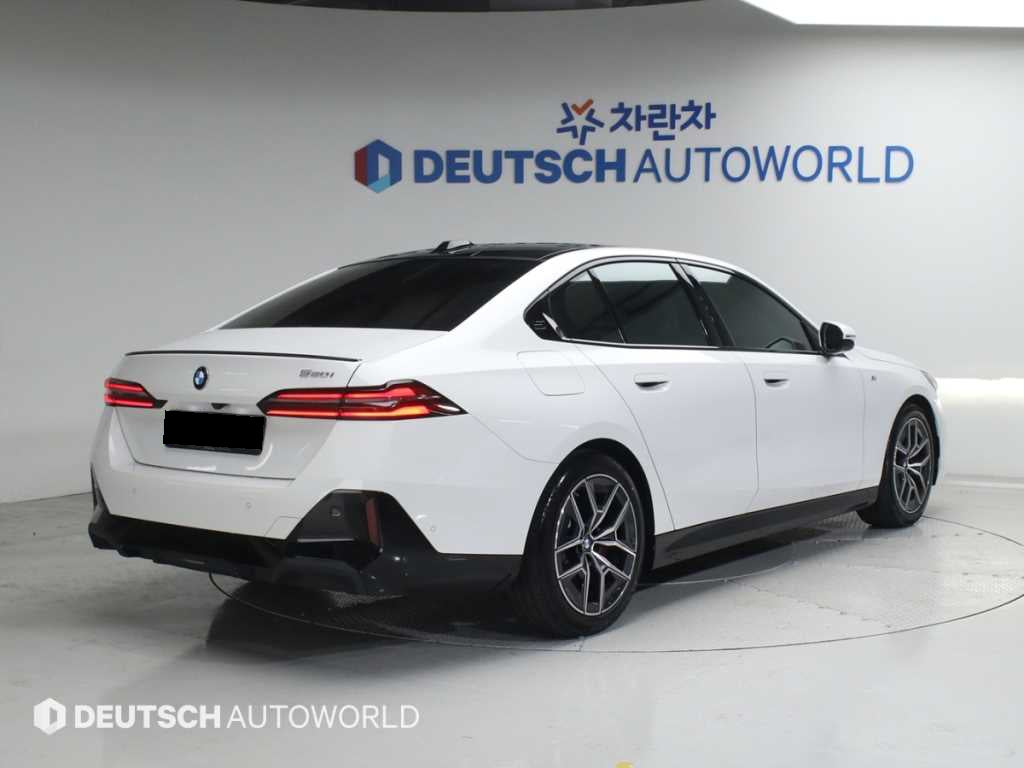 BMW 5-Series — photo 02