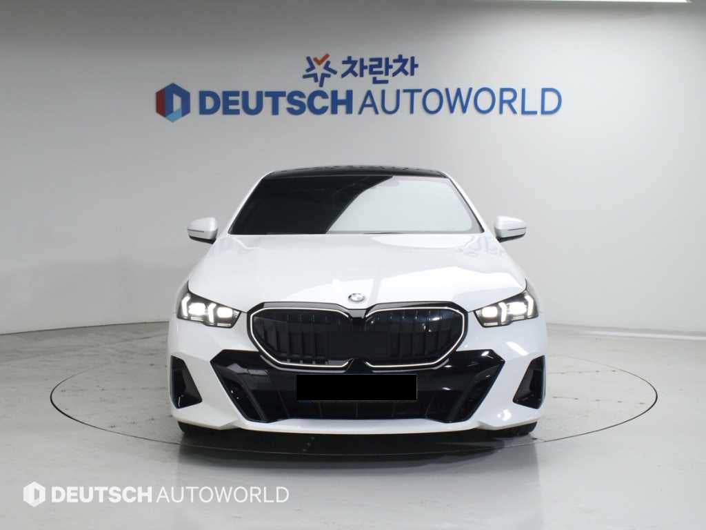 BMW 5-Series — photo 03