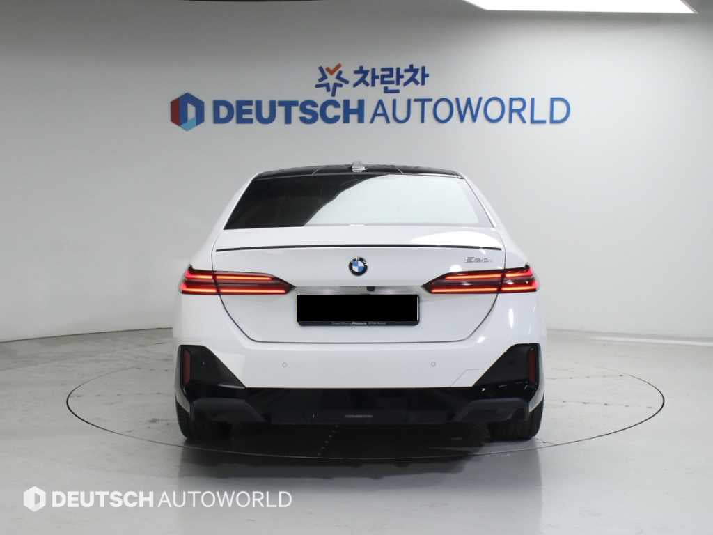 BMW 5-Series — photo 04