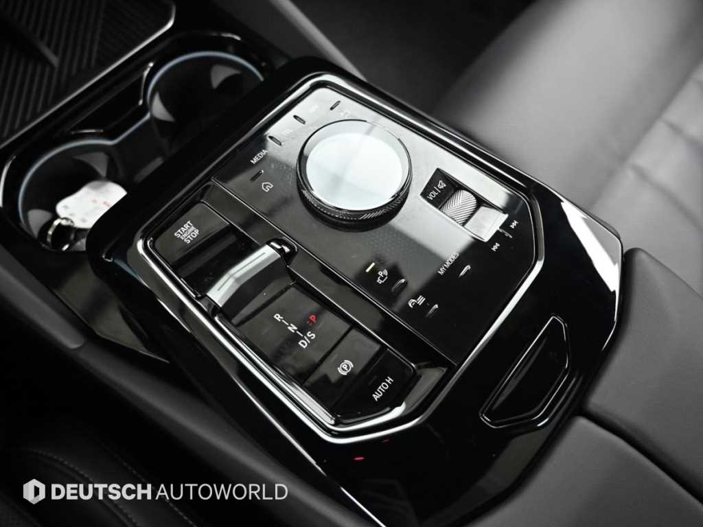 BMW 5-Series — photo 09