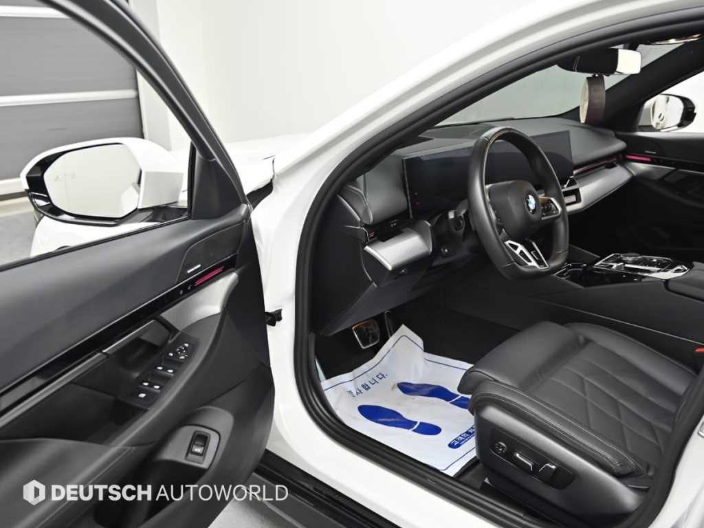 BMW 5-Series — photo 11