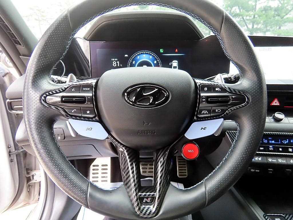 Hyundai Avante — photo 08
