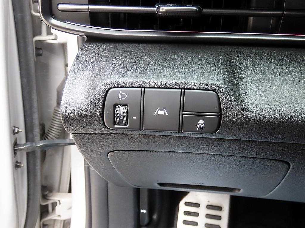 Hyundai Avante — photo 12