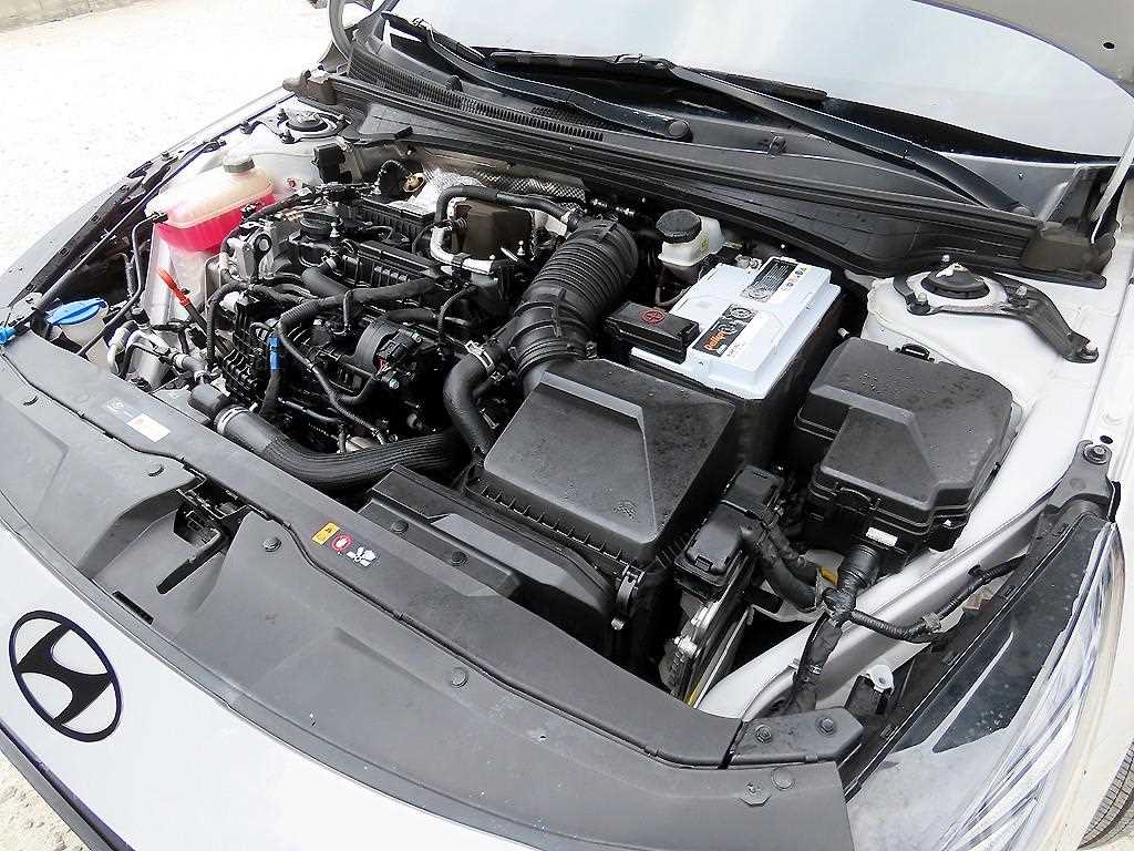 Hyundai Avante — photo 19