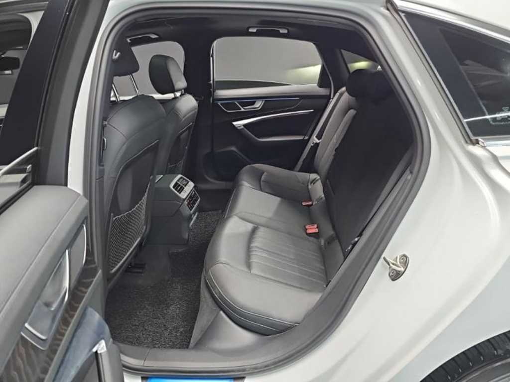 Audi A6 — photo 18