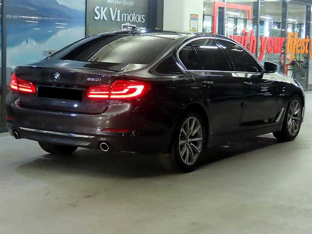BMW 5-Series — photo 04