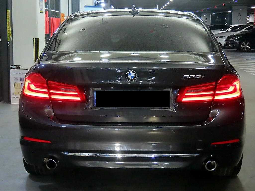 BMW 5-Series — photo 05