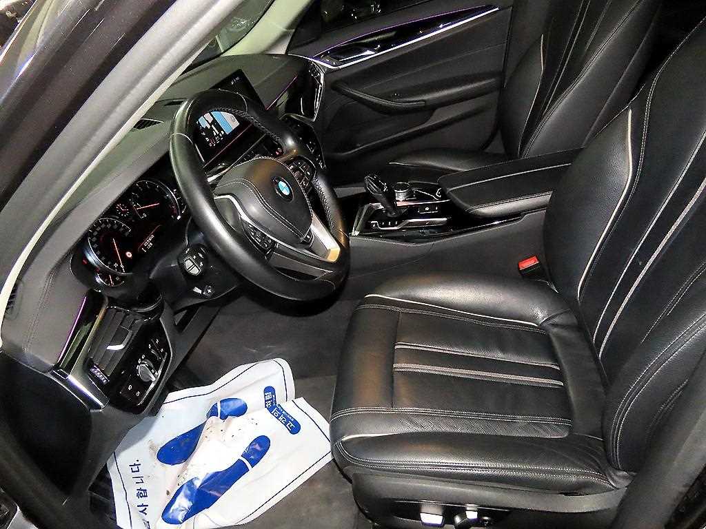 BMW 5-Series — photo 06