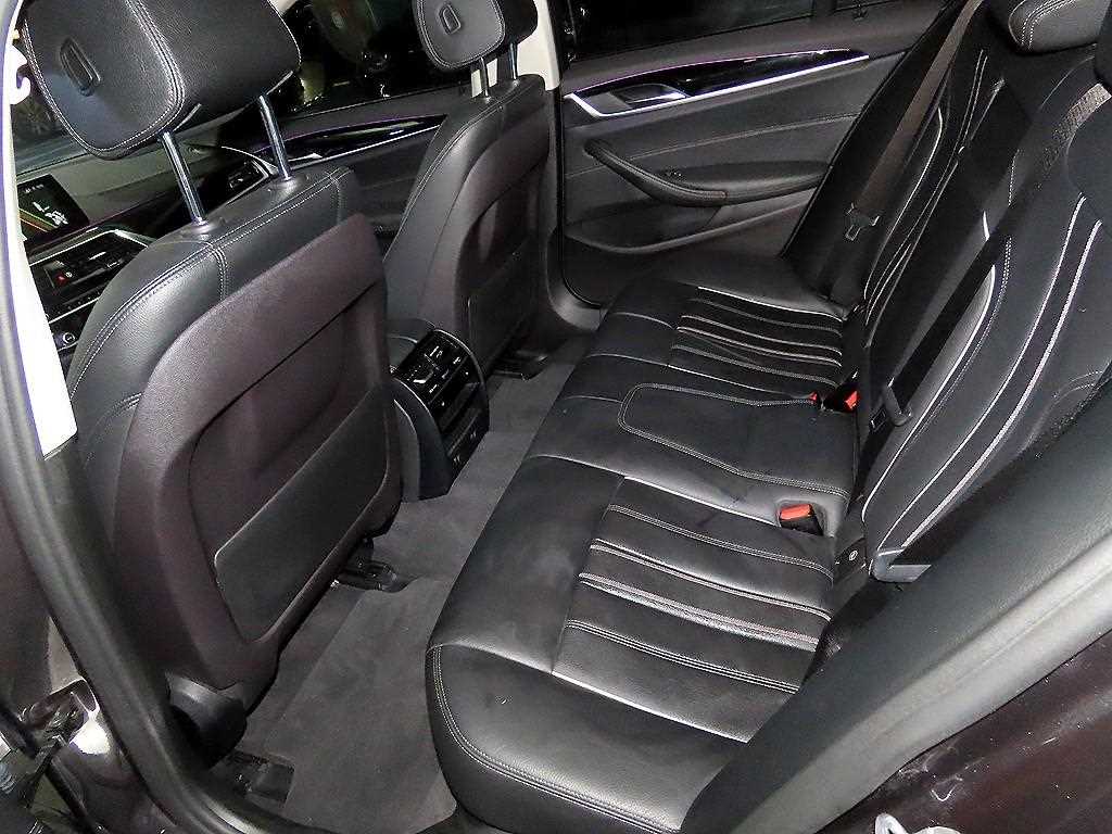 BMW 5-Series — photo 07
