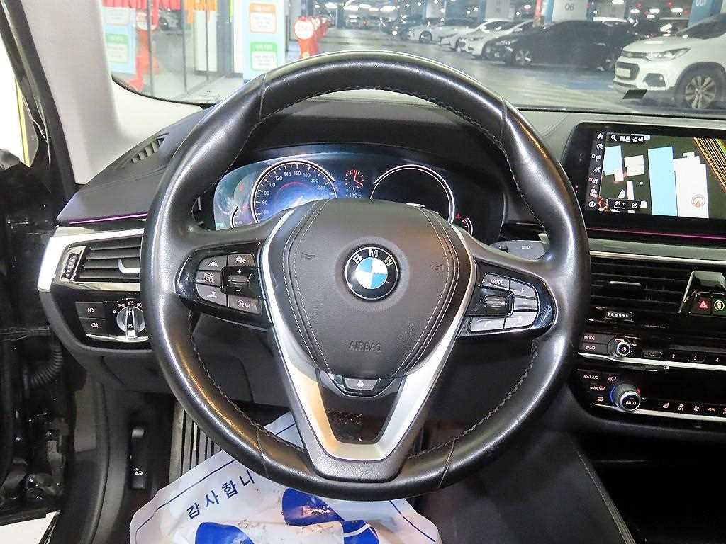 BMW 5-Series — photo 08
