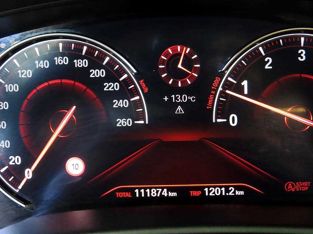 BMW 5-Series — photo 09