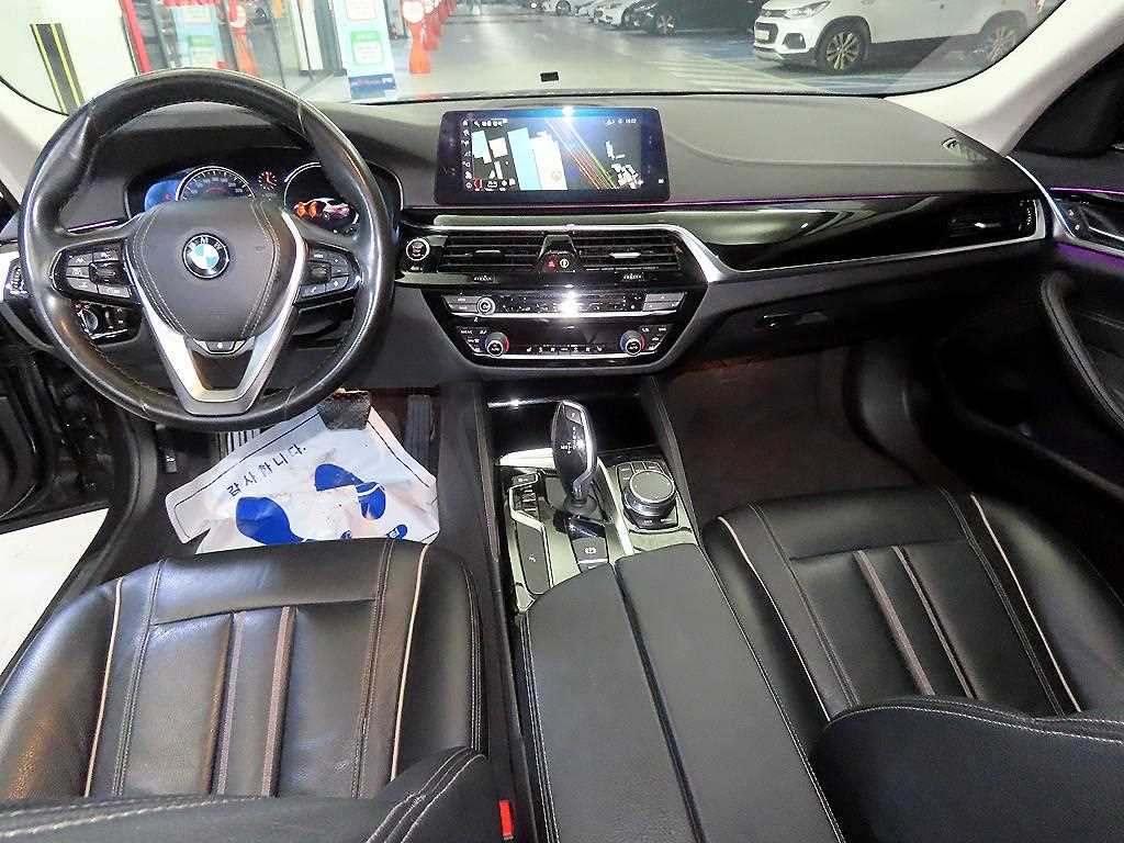 BMW 5-Series — photo 10