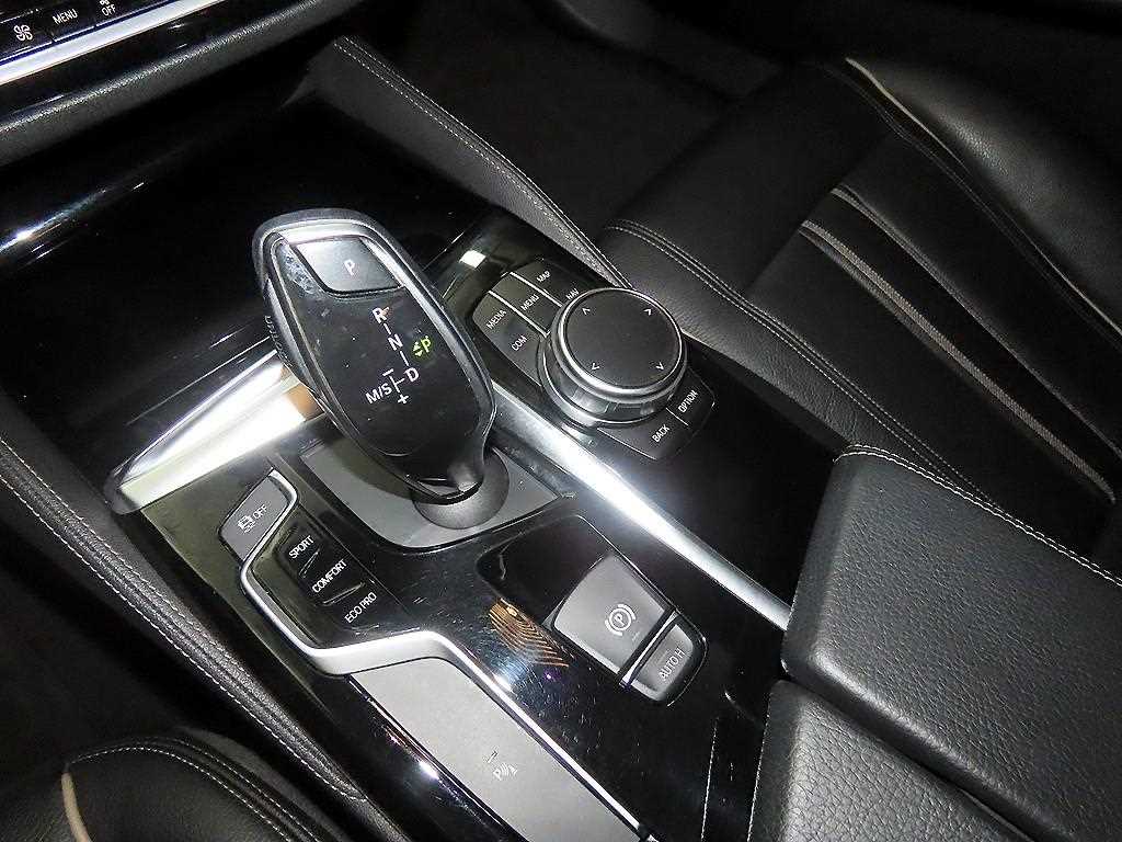 BMW 5-Series — photo 12