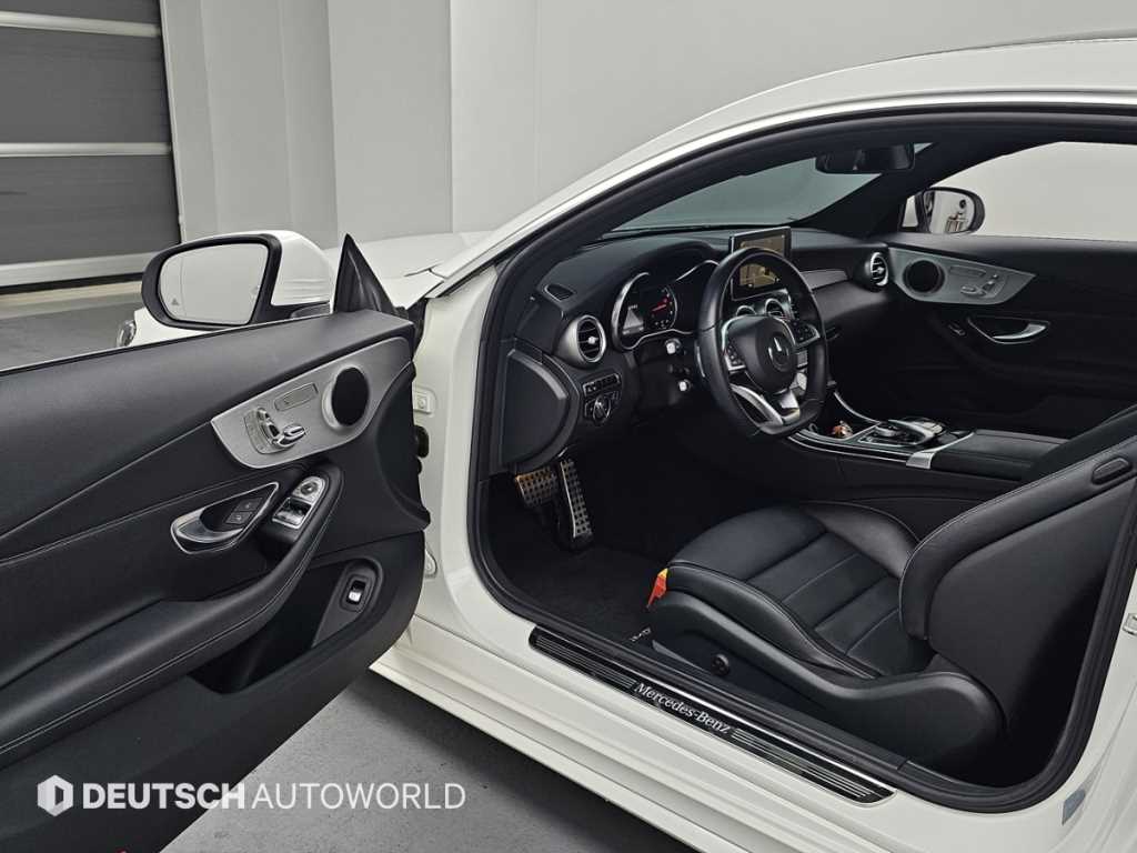 Mercedes-Benz C-Class — photo 11