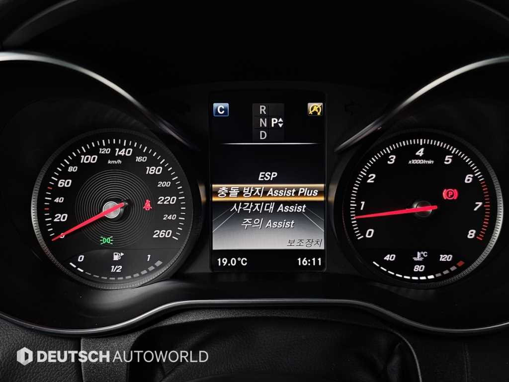 Mercedes-Benz C-Class — photo 16