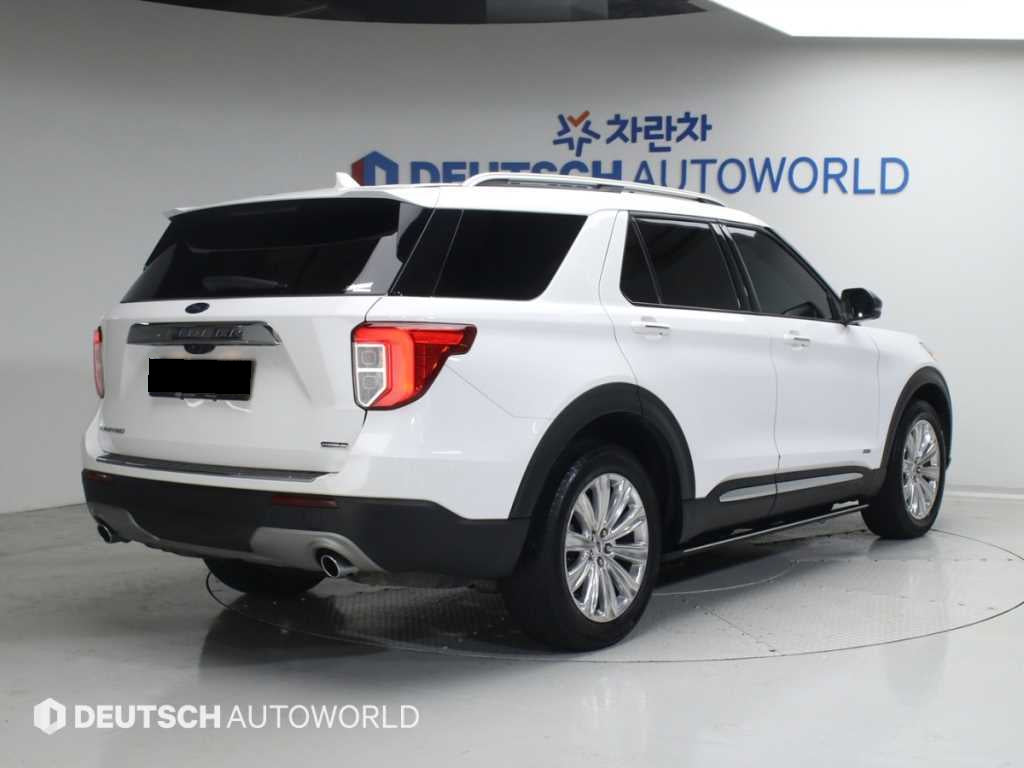 Ford Explorer — photo 02
