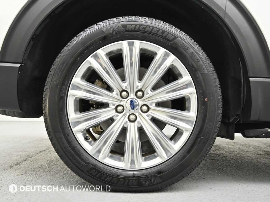 Ford Explorer — photo 05