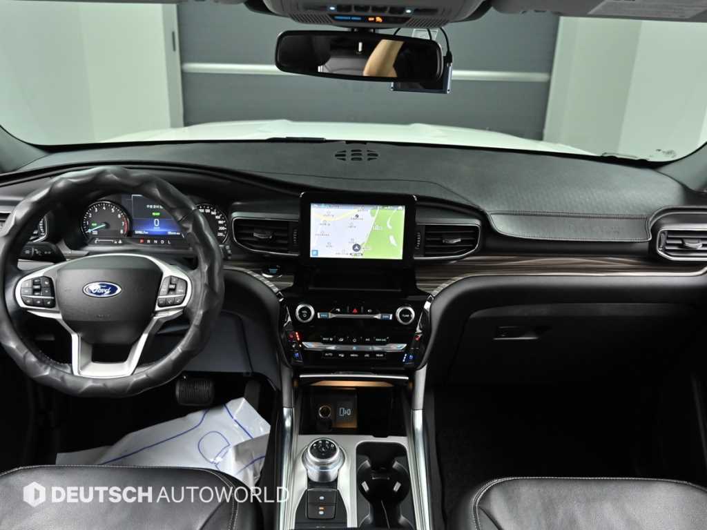Ford Explorer — photo 07