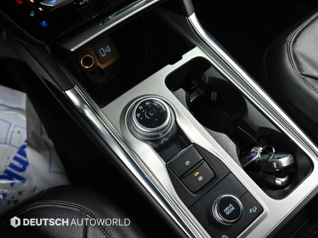 Ford Explorer — photo 09