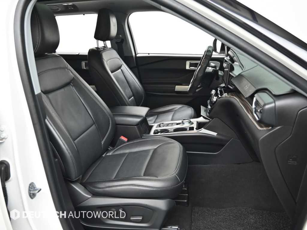 Ford Explorer — photo 10