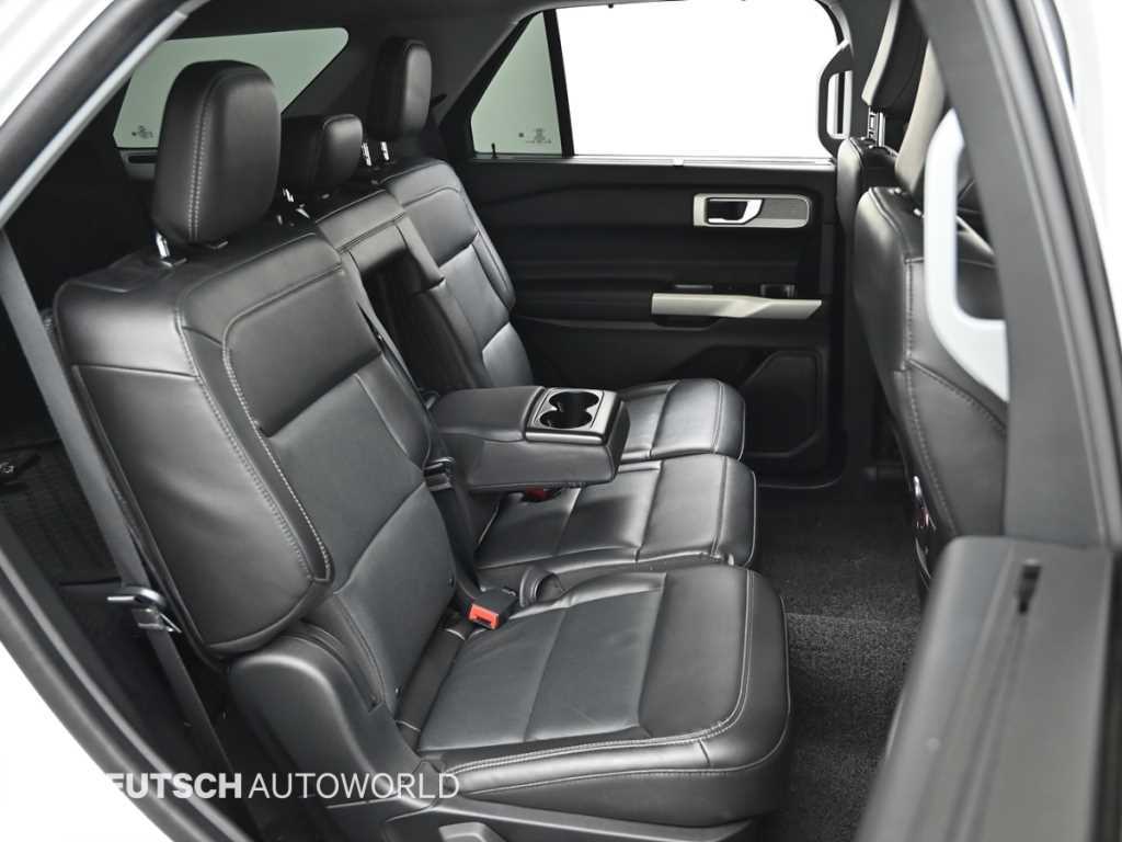 Ford Explorer — photo 12