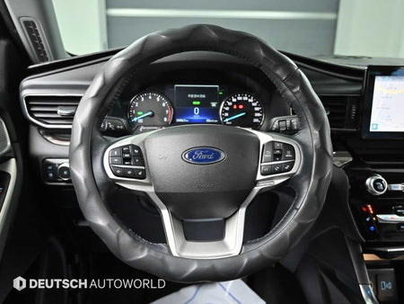 Ford Explorer — photo 13