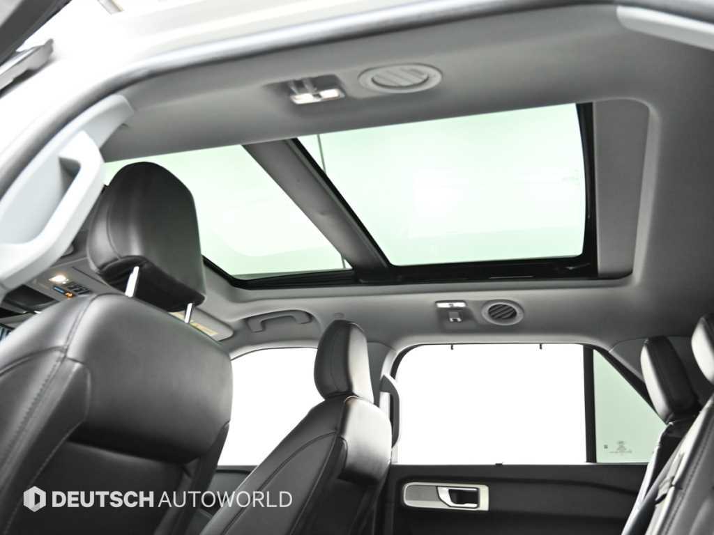 Ford Explorer — photo 18