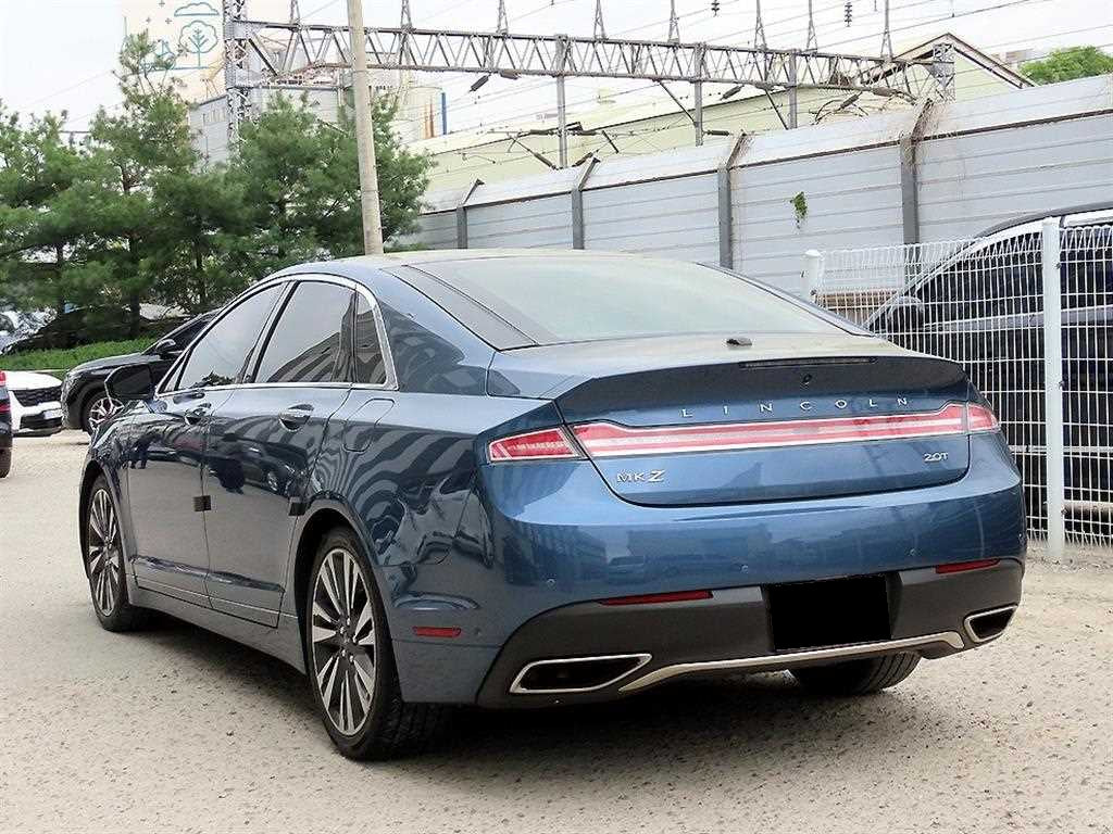 Lincoln MKZ — photo 03