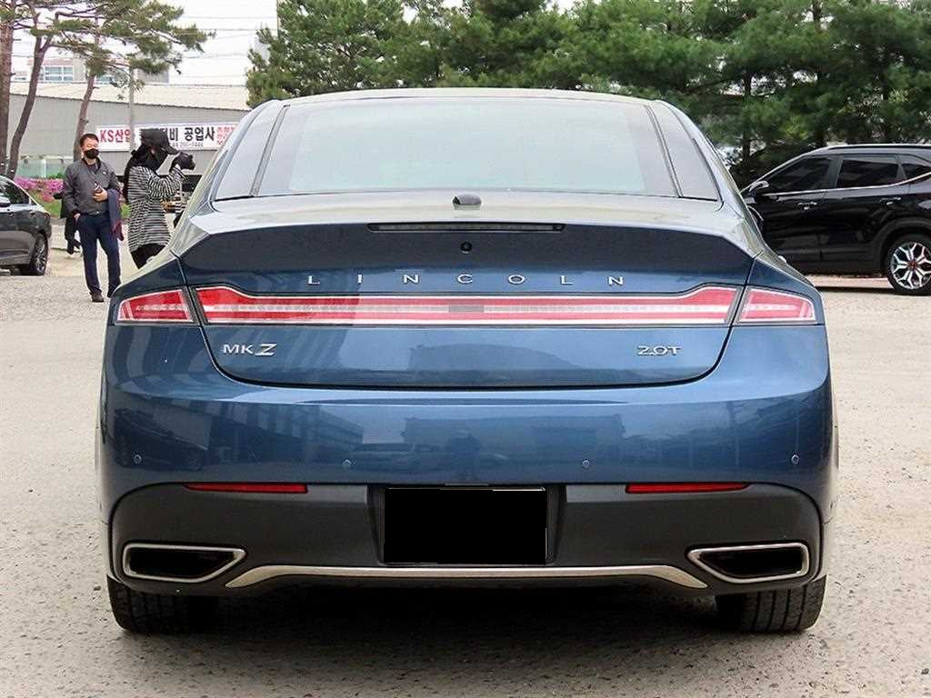 Lincoln MKZ — photo 04