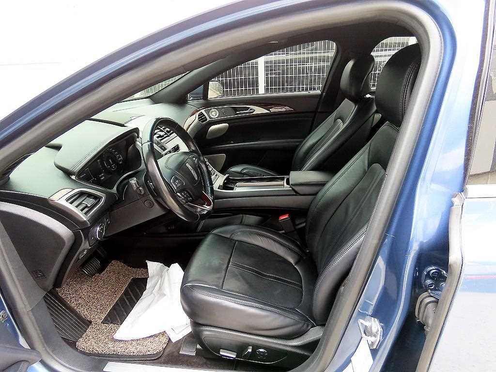 Lincoln MKZ — photo 05