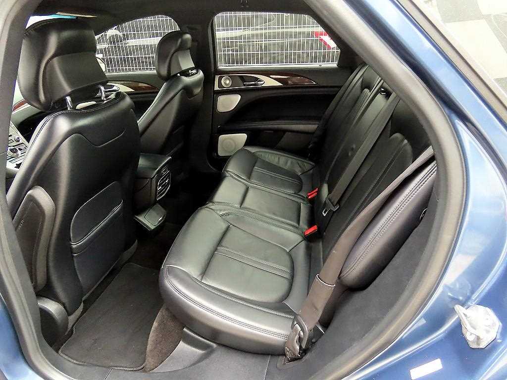 Lincoln MKZ — photo 06