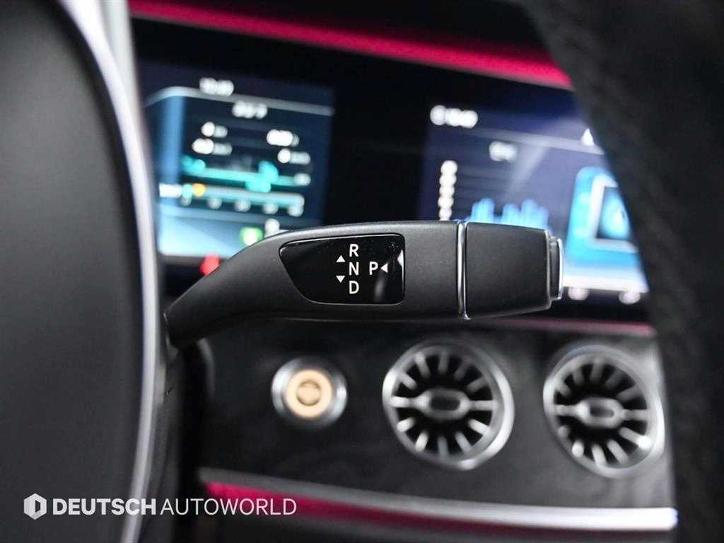 Mercedes-Benz E-Class — photo 09