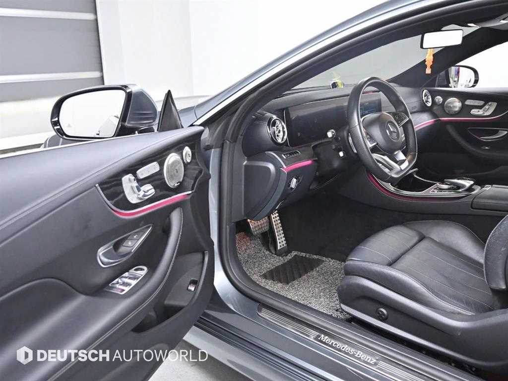 Mercedes-Benz E-Class — photo 11