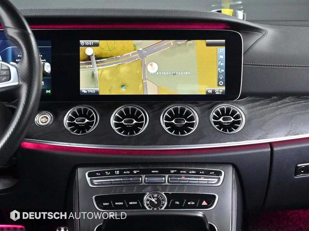 Mercedes-Benz E-Class — photo 14