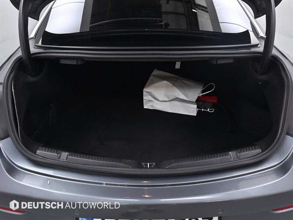 Mercedes-Benz E-Class — photo 20
