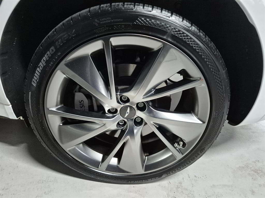 Genesis GV70 — photo 05