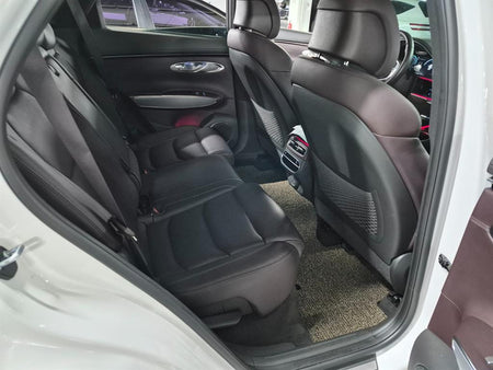 Genesis GV70 — photo 11