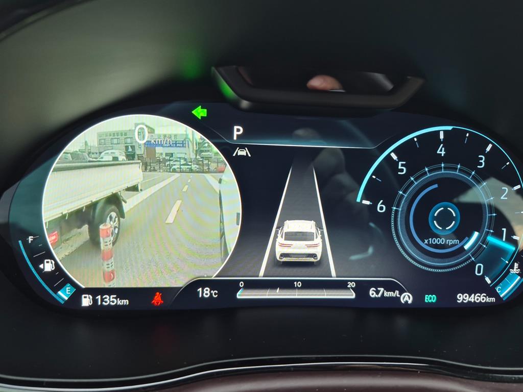 Genesis GV70 — photo 13