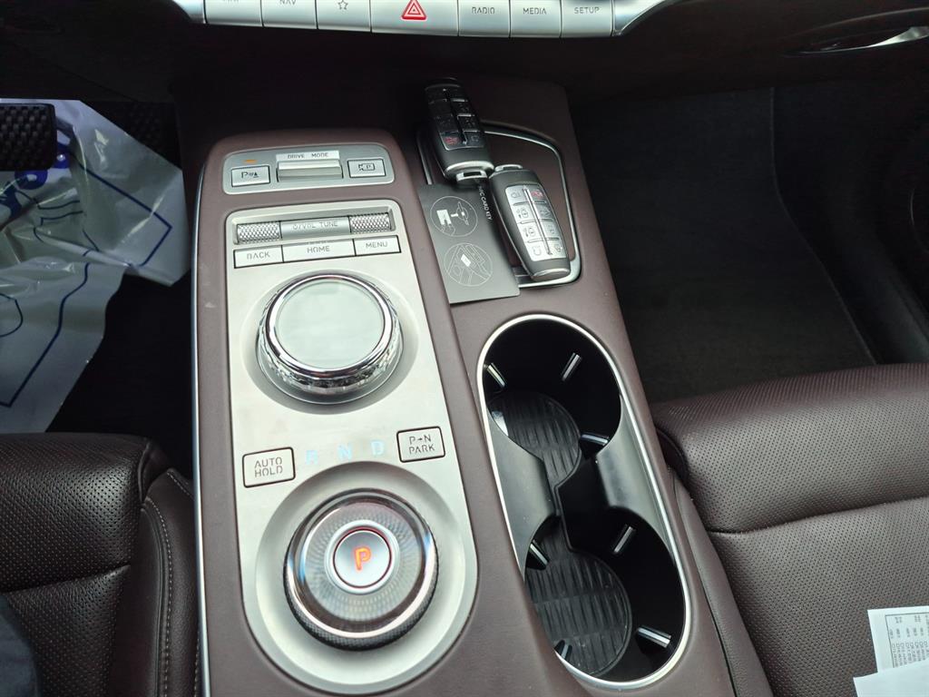 Genesis GV70 — photo 19