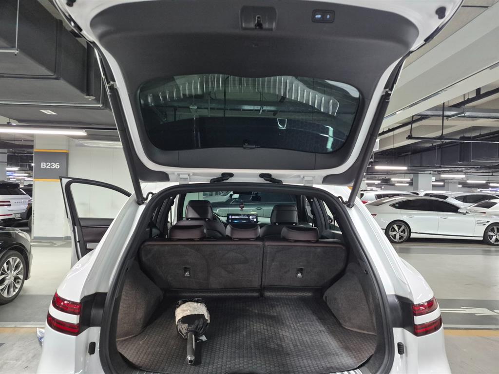 Genesis GV70 — photo 20