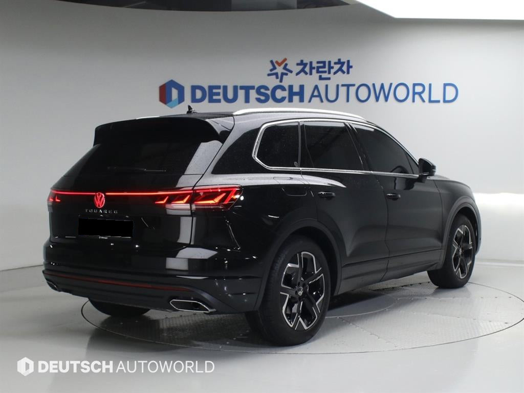 Volkswagen Touareg — photo 02