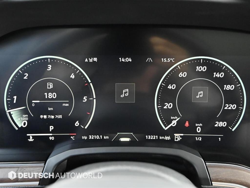 Volkswagen Touareg — photo 08