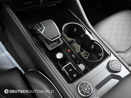 Volkswagen Touareg — photo 09