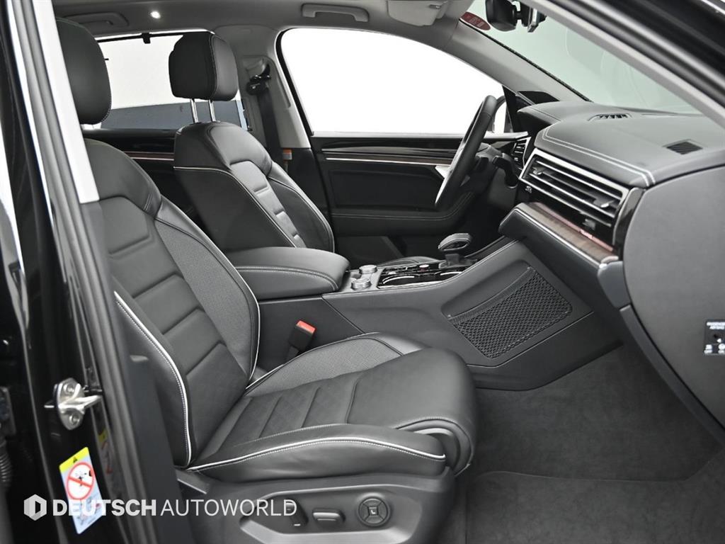 Volkswagen Touareg — photo 10